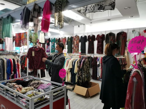 首屆春季外貿(mào)絲綢服裝商品購(gòu)物節(jié)在美博匯時(shí)尚中心一層開賣